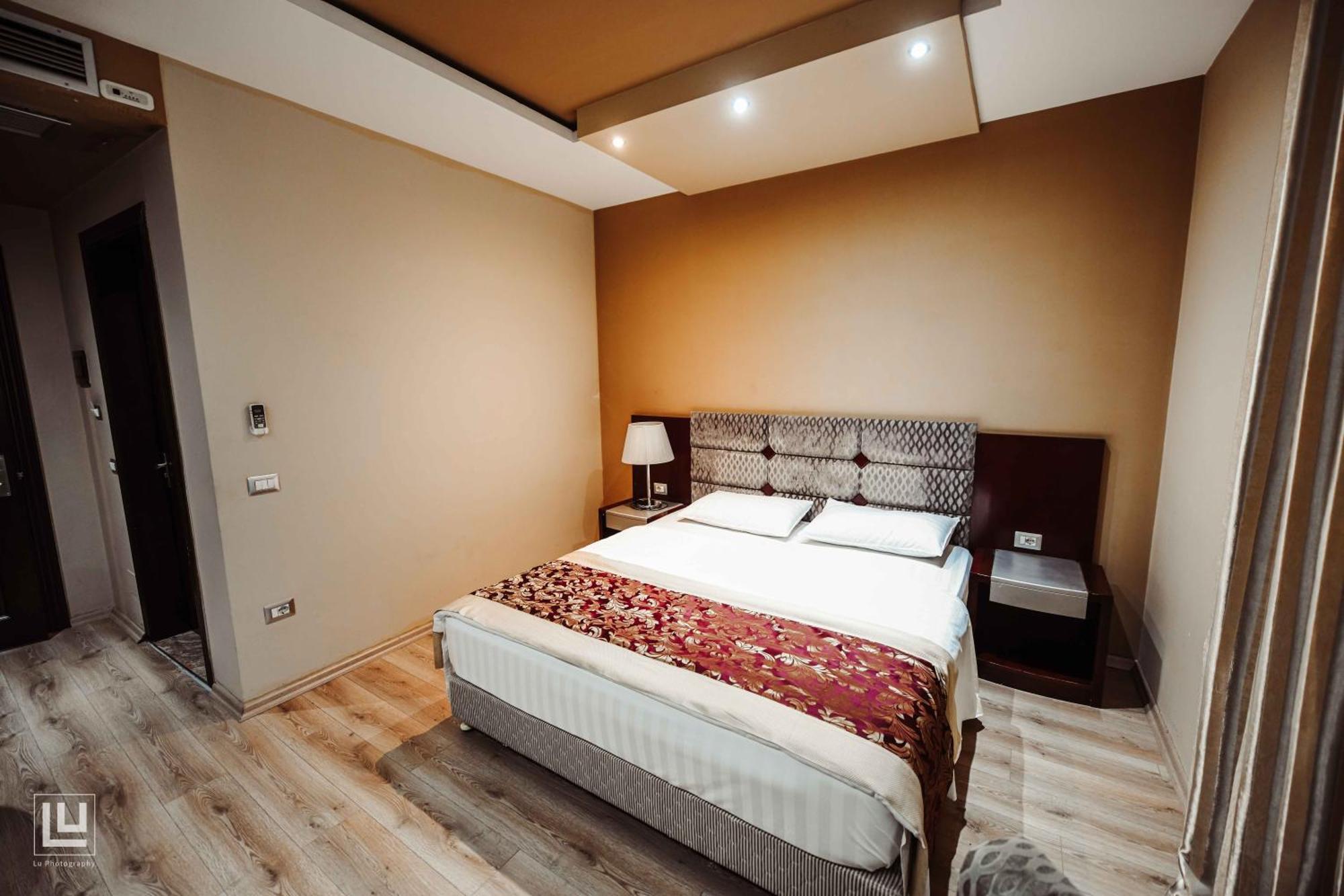 Hotel Arifi Shkodër Esterno foto